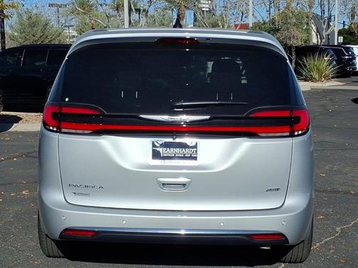 Silver Mist Clearcoat 2026 Chrysler Pacifica Select