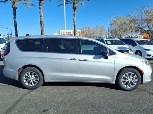 Silver Mist Clearcoat 2026 Chrysler Pacifica Select
