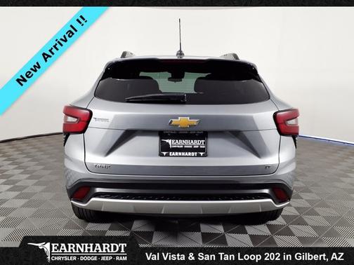 Sterling Gray Metallic 2024 Chevrolet Trax LT