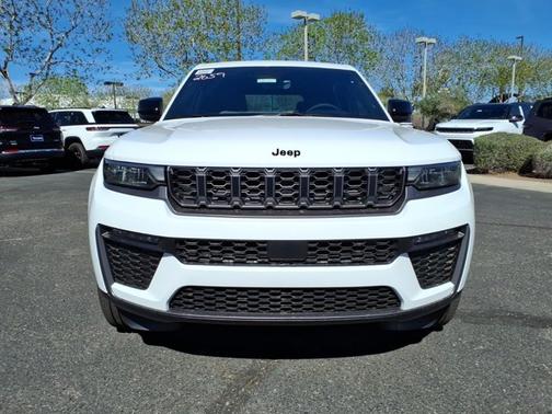 Bright White Clearcoat 2026 Jeep Grand Cherokee Limited