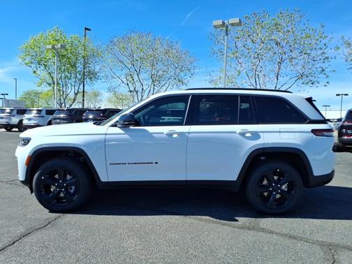 Bright White Clearcoat 2026 Jeep Grand Cherokee Limited