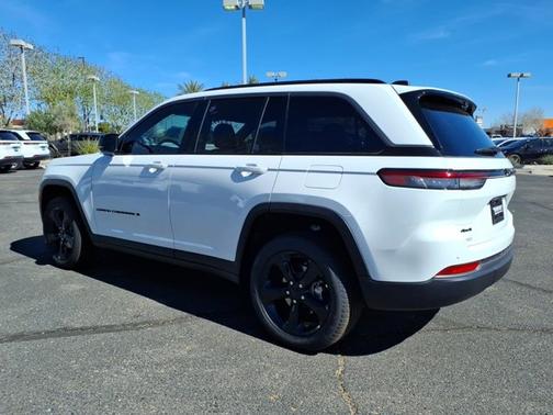 Bright White Clearcoat 2026 Jeep Grand Cherokee Limited
