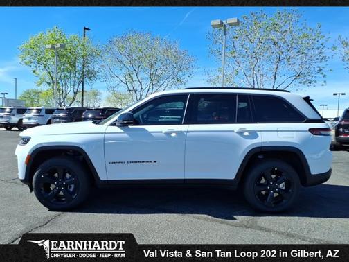 Bright White Clearcoat 2026 Jeep Grand Cherokee Limited