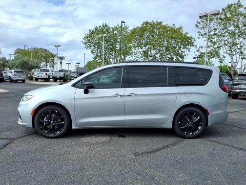 Silver Mist Clearcoat 2026 Chrysler Pacifica Limited