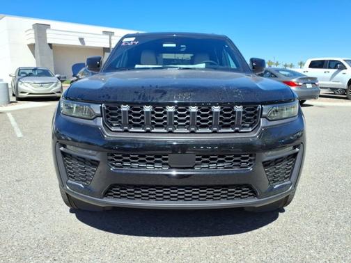 Diamond Black Crystal Pearlcoat 2026 Jeep Grand Cherokee Limited