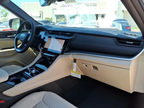 Diamond Black Crystal Pearlcoat 2026 Jeep Grand Cherokee Limited