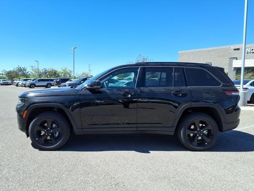 Diamond Black Crystal Pearlcoat 2026 Jeep Grand Cherokee Limited
