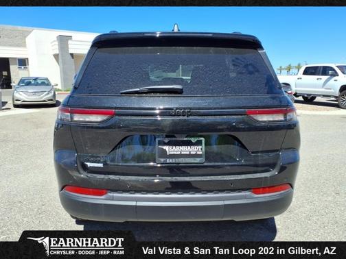 Diamond Black Crystal Pearlcoat 2026 Jeep Grand Cherokee Limited
