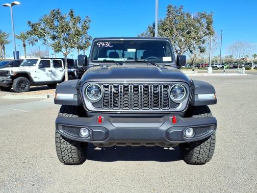 Granite Crystal Metallic Clearcoat 2026 Jeep Gladiator Rubicon