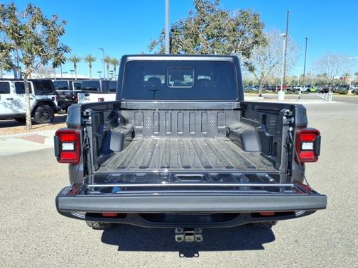 Granite Crystal Metallic Clearcoat 2026 Jeep Gladiator Rubicon