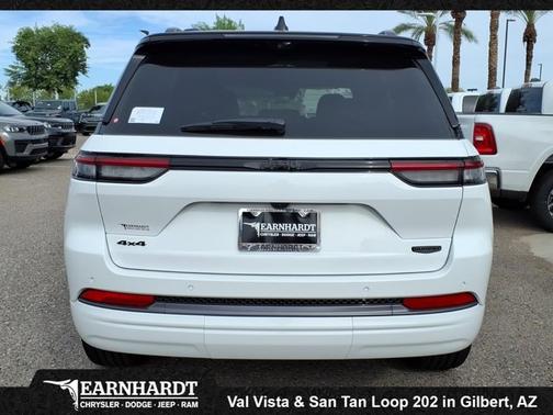 Bright White Clearcoat 2027 Jeep Grand Cherokee Summit