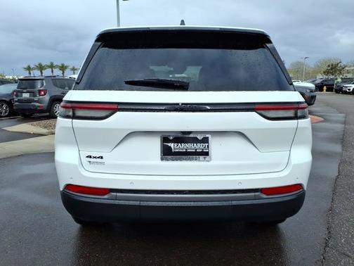 Bright White Clearcoat 2026 Jeep Grand Cherokee Laredo Altitude