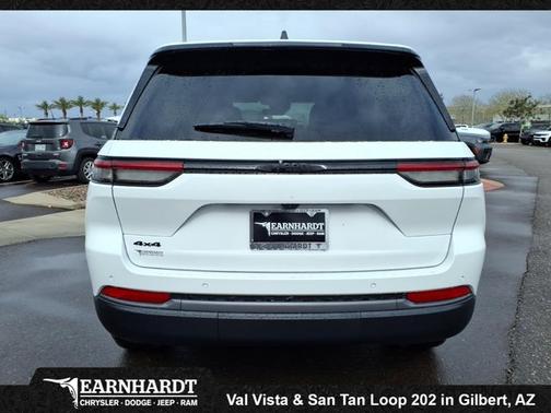 2026 Jeep Grand Cherokee Laredo Altitude