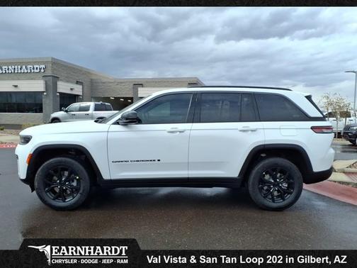 2026 Jeep Grand Cherokee Laredo Altitude