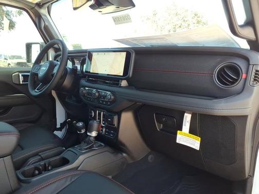 Bright White Clearcoat 2026 Jeep Wrangler Rubicon X