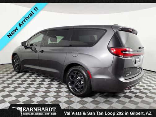 Granite Crystal Metallic Clearcoat 2022 Chrysler Pacifica Hybrid Limited