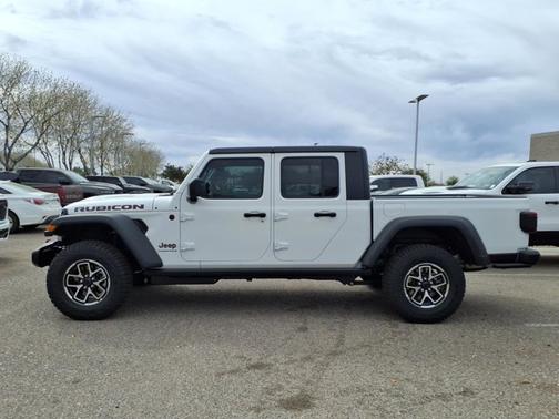 Bright White Clearcoat 2026 Jeep Gladiator Rubicon