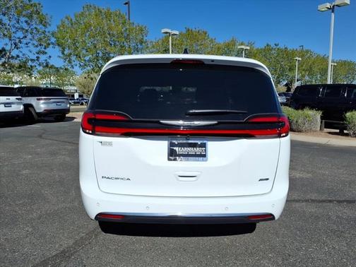 Bright White Clearcoat 2026 Chrysler Pacifica Select