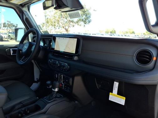 Bright White Clearcoat 2026 Jeep Gladiator Mojave X