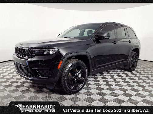 Diamond Black Crystal Pearlcoat 2023 Jeep Grand Cherokee Altitude