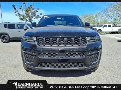2026 Jeep Grand Cherokee Laredo Altitude