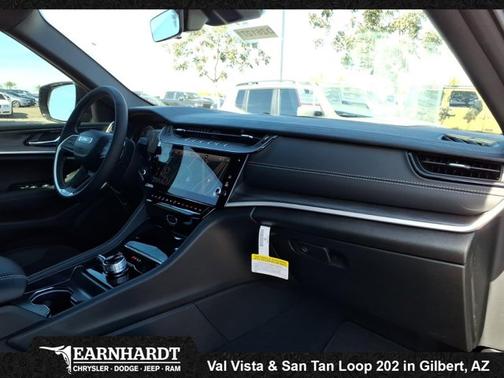 2026 Jeep Grand Cherokee Laredo Altitude