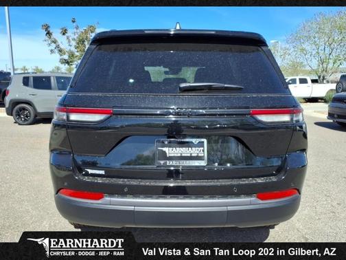 2026 Jeep Grand Cherokee Laredo Altitude