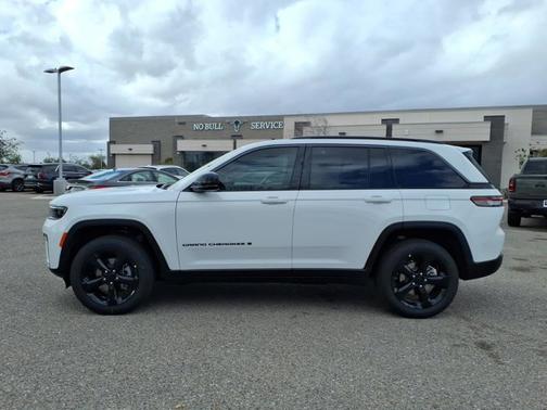 Bright White Clearcoat 2026 Jeep Grand Cherokee Limited