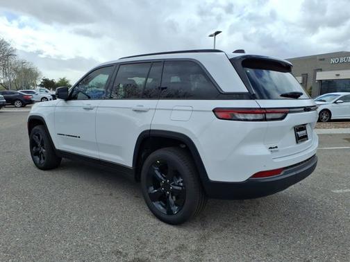 Bright White Clearcoat 2026 Jeep Grand Cherokee Limited