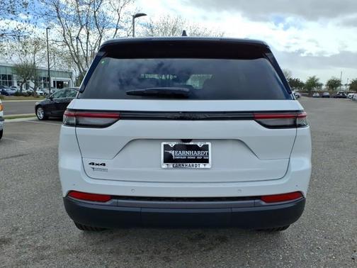 Bright White Clearcoat 2026 Jeep Grand Cherokee Limited