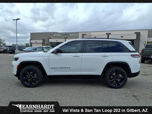 Bright White Clearcoat 2026 Jeep Grand Cherokee Limited