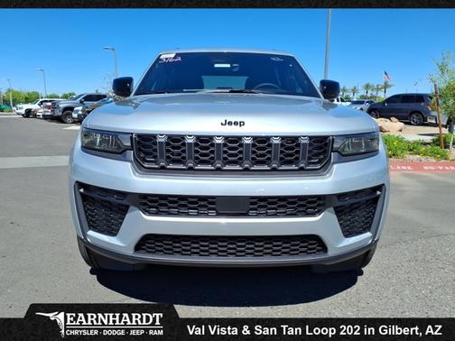 2026 Jeep Grand Cherokee Laredo Altitude