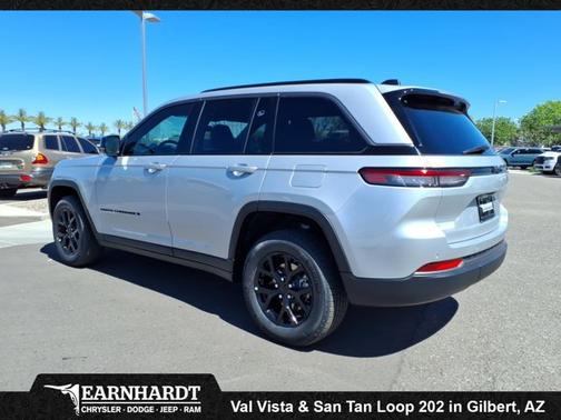 2026 Jeep Grand Cherokee Laredo Altitude