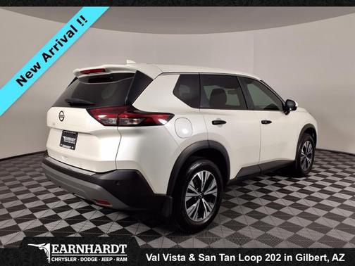 Pearl White Tricoat 2022 Nissan Rogue SV