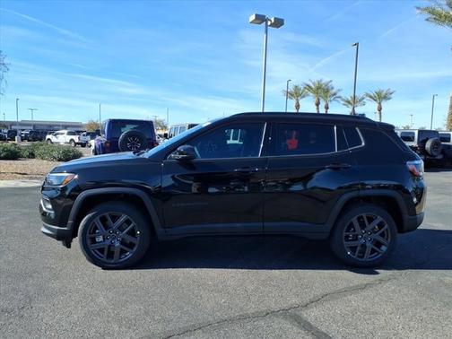 Diamond Black Crystal Pearlcoat 2026 Jeep Compass Latitude Altitude