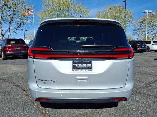Silver Mist Clearcoat 2026 Chrysler Pacifica Select