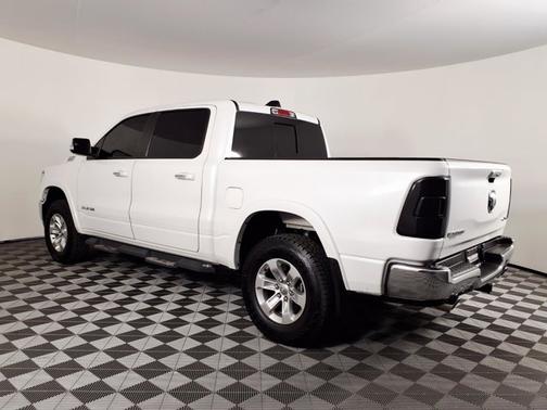Ivory White Tri-Coat Pearlcoat 2022 RAM 1500 Laramie