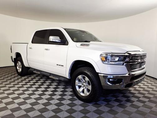 Ivory White Tri-Coat Pearlcoat 2022 RAM 1500 Laramie