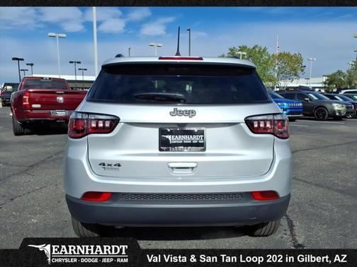 Silver Zynith Metallic Clearcoat 2026 Jeep Compass Latitude Altitude