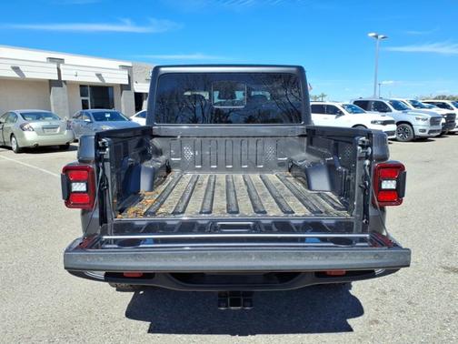 Granite Crystal Metallic Clearcoat 2026 Jeep Gladiator Rubicon