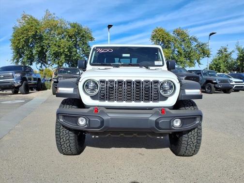 Bright White Clearcoat 2026 Jeep Gladiator Rubicon
