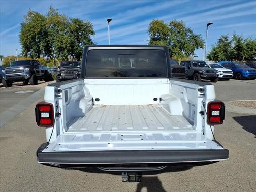 Bright White Clearcoat 2026 Jeep Gladiator Rubicon