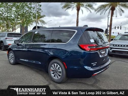 2025 Chrysler Pacifica Hybrid Select