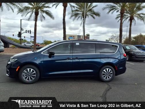 2025 Chrysler Pacifica Hybrid Select