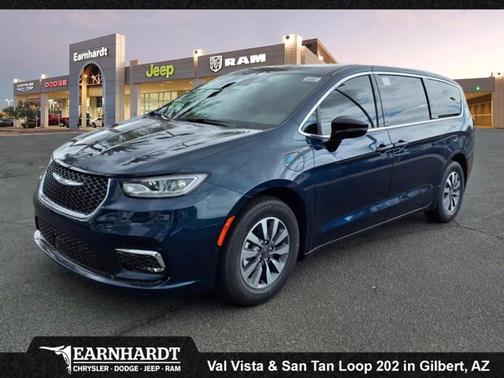 2025 Chrysler Pacifica Hybrid Select