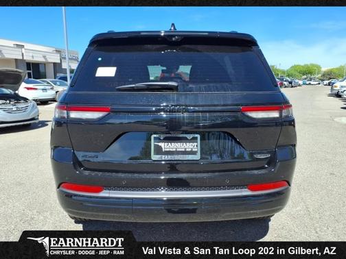 Diamond Black Crystal Pearlcoat 2026 Jeep Grand Cherokee Summit