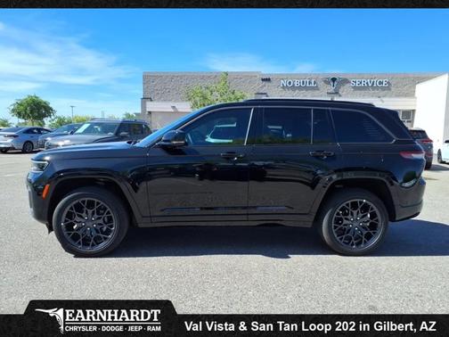 Diamond Black Crystal Pearlcoat 2026 Jeep Grand Cherokee Summit