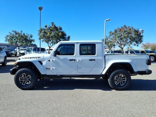 Bright White Clearcoat 2026 Jeep Gladiator Mojave X