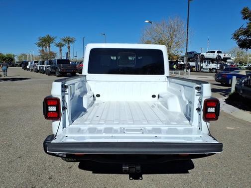Bright White Clearcoat 2026 Jeep Gladiator Mojave X