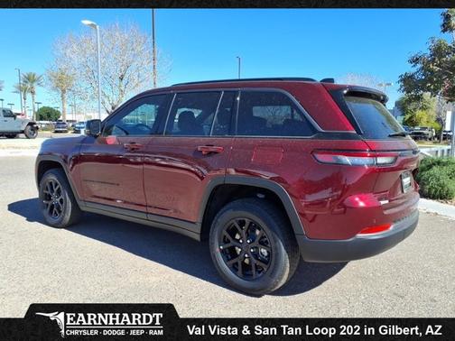 2026 Jeep Grand Cherokee Laredo Altitude